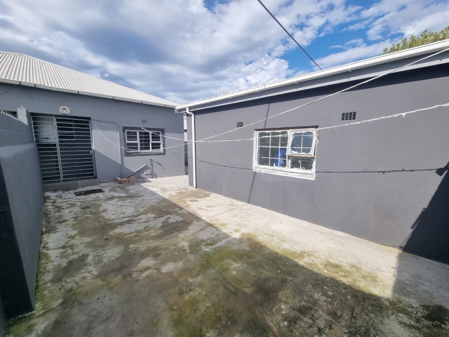 To Let 2 Bedroom Property for Rent in Lansdowne Western Cape